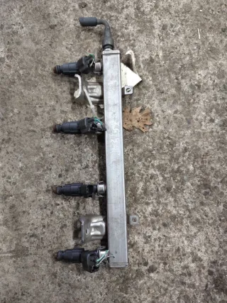 4M5G9D280FB Топливная рампа  Mazda 3 BK 2.0л Арт MT29099022, вид 1