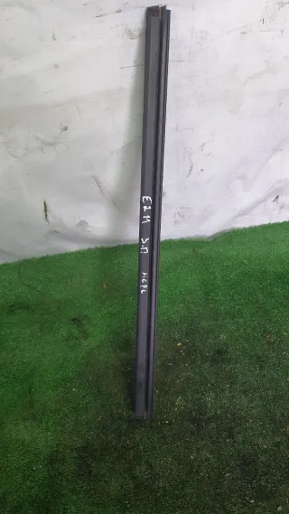  Молдинг стекла двери задней правой внутренний Mercedes E W211 Арт 107016021, вид 2