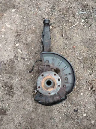 7L0407257A Кулак поворотный передний левый Volkswagen Touareg 1 Арт 107016727, вид 1