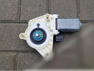 80A959811 Моторчик стеклоподъемника задний правый Audi Q5 2 Арт 174540687, вид 1