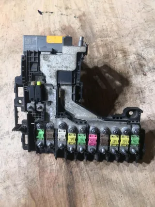 6500JE,9665878080,9665878180,9665878280,9665878380,9800223580,9805119280,9666851480,9805119580,9800223680,9805119780 Блок управления аккумулятором (АКБ) Citroen C4 2 Арт 15554_3, вид 1