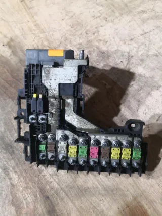 6500JE,9665878080,9665878180,9665878280,9665878380,9800223580,9805119280,9666851480,9805119580,9800223680,9805119780 Блок управления аккумулятором (АКБ) Citroen C4 2 Арт 15553_3, вид 1