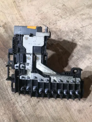 6500JE,9665878080,9665878180,9665878280,9665878380,9800223580,9805119280,9666851480,9805119580,9800223680,9805119780 Блок управления аккумулятором (АКБ) Citroen C4 2 Арт 15549, вид 1