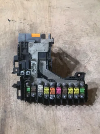 6500JE,9665878080,9665878180,9665878280,9665878380,9800223580,9805119280,9666851480,9805119580,9800223680,9805119780 Блок управления аккумулятором (АКБ) Citroen C4 2 Арт 15545, вид 1