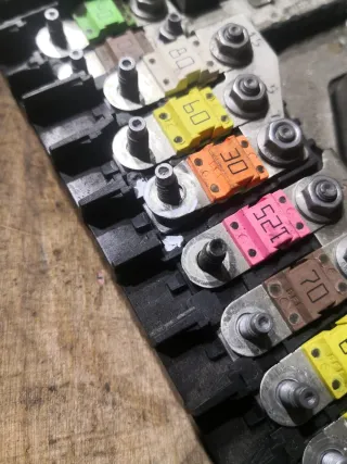 6500JE,9665878080,9665878180,9665878280,9665878380,9800223580,9805119280,9666851480,9805119580,9800223680,9805119780 Блок управления аккумулятором (АКБ) Citroen DS5 Арт 15545_1, вид 2