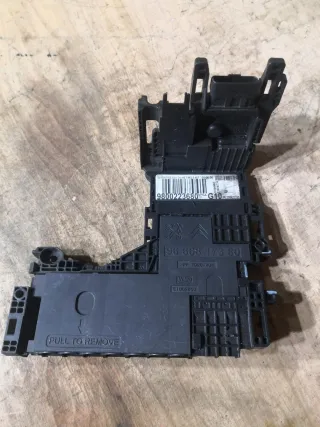 6500JE,9665878080,9665878180,9665878280,9665878380,9800223580,9805119280,9666851480,9805119580,9800223680,9805119780 Блок управления аккумулятором (АКБ) Citroen DS5 Арт 15545_1, вид 3