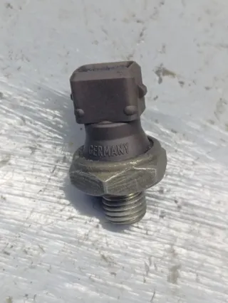 2367061, 12612367061, 7620512, 12617620512, 12618611273, 8611273, 171050902, 1710509 Датчик давления масла BMW Z4 E85/E86 Арт 107824873