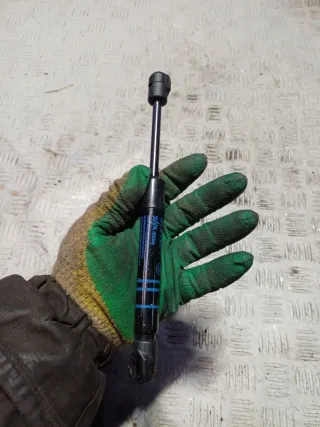 51239451211, 9451211 Амортизатор капота BMW 7 G70 Арт 107841241, вид 1