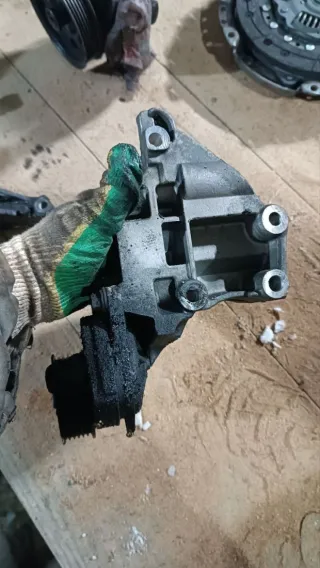 98BB10039AD Кронштейн генератора Ford Mondeo 2 2.0л i Арт 108156316, вид 2
