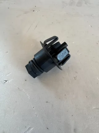 7183752, 51767348121, 7348121 Отбойник капота (демпфер) BMW 5 F10/F11/GT F07 Арт BMW31816, вид 1