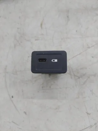 A2478200401 Разъем AUX / USB Mercedes Sprinter W907/910 Арт IVS02302, вид 1
