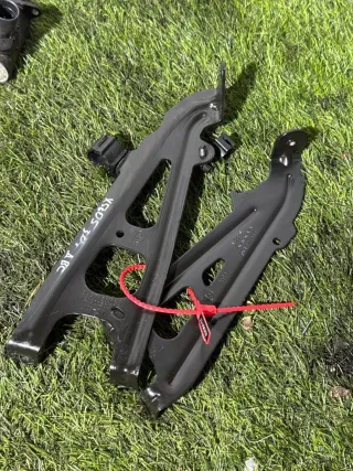 8647980,8647981 Кронштейн впускного коллектора BMW 8 G14/G15 grand coupe 3.0л Арт 6200117