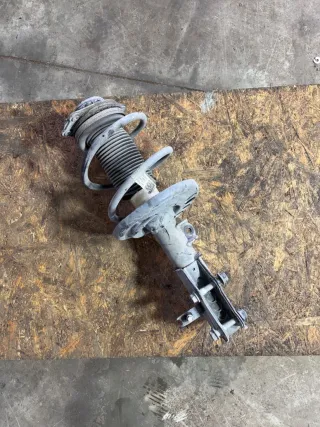 84384224, 84377778 Амортизатор передний левый Chevrolet Malibu 9 restailing Арт 109102510