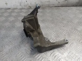 av6q9b470bb Кронштейн впускного коллектора Ford Focus 3 1.6л T1DB Арт 83630, вид 4