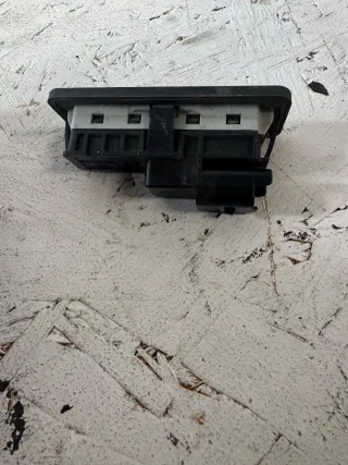  Кнопка открытия багажника Peugeot 308 2 Арт 109293556, вид 2