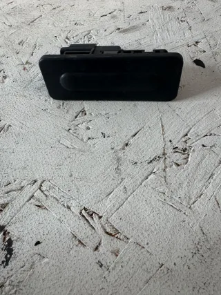  Кнопка открытия багажника Peugeot 308 2 Арт 109293556, вид 1