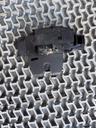  Замок крышки багажника Peugeot 308 2 Арт 109293561, вид 1