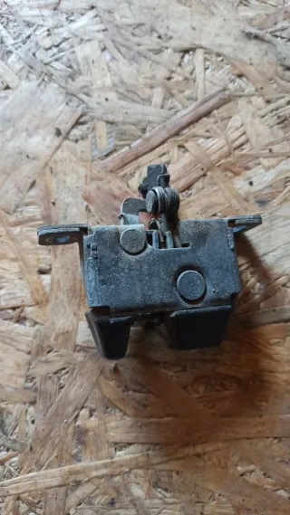  Замок крышки багажника Volvo 440 Арт 111069807, вид 1