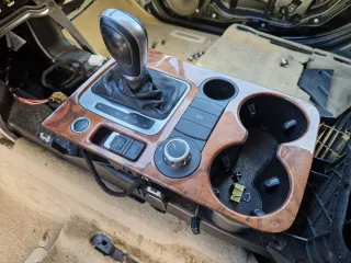  Накладка декоративная центральной консоли Volkswagen Touareg 2 Арт 111553416, вид 1