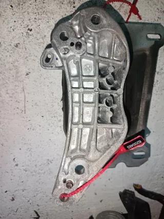 17357R01 Кронштейн КПП Peugeot 5008 2 Арт 6200465, вид 1