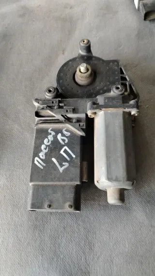  Моторчик стеклоподъемника передний левый Volkswagen Passat B5 Арт C11467377, вид 1