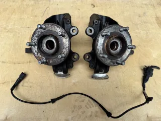 3M513K171, 3M513K170 Кулак поворотный передний левый Volvo S40 2 Арт 114801394, вид 1