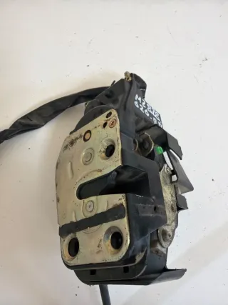  Замок двери передней правой Mazda 626 GF Арт 115445532, вид 2