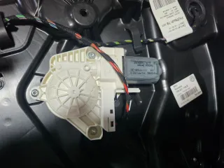 8K0959802B Моторчик стеклоподъемника передний правый Volkswagen Touareg 2 Арт 115450100, вид 1