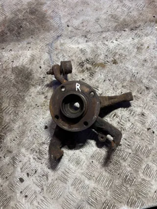  Кулак поворотный передний правый Volkswagen Golf 2 Арт 115495523, вид 1
