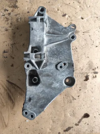 8200100148 Кронштейн компрессора кондиционера Renault Scenic 2 Арт MT29103668, вид 1
