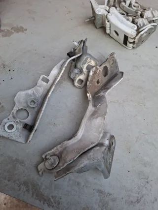 654006819R Петля капота правая Renault Master 3 restailing Арт R3450, вид 1