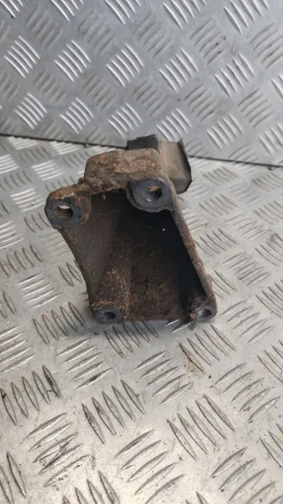 4A0399113F Кронштейн КПП Audi A6 C4 (S6,RS6) 2.5л tdi Арт 116355968, вид 3