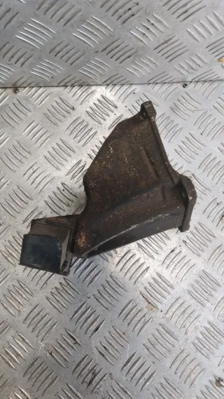 4A0399113F Кронштейн КПП Audi A6 C4 (S6,RS6) 2.5л tdi Арт 116355968, вид 4