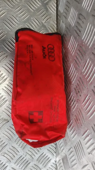 8L0860282 Аптечка Audi A3 8L Арт 116356064, вид 1