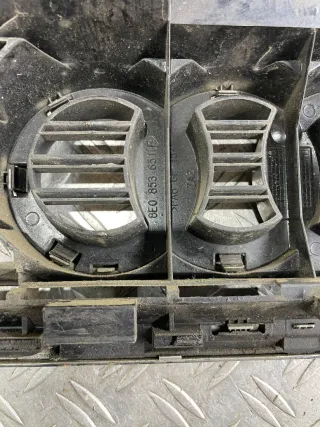 8E0853651 Решетка радиатора Audi A4 B6 Арт M072, вид 3