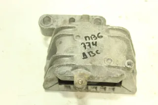  Подушка двигателя Volkswagen Passat B6 2.0л TDi Арт 117759242, вид 1