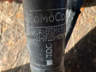 LX6118C266AAC, LX617F120AZA Фланец (тройник) системы охлаждения Ford Escape 4 Арт 118554239, вид 3