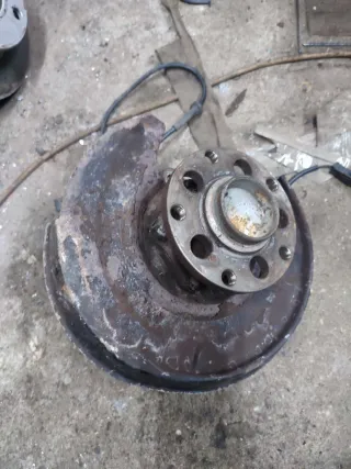  Кулак задний правый Volkswagen Passat B5 Арт 009629, вид 1