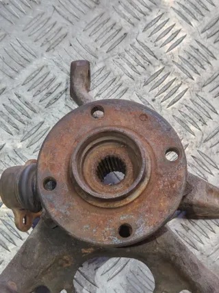  Кулак поворотный передний левый Volkswagen Jetta 2 Арт 118564400, вид 1