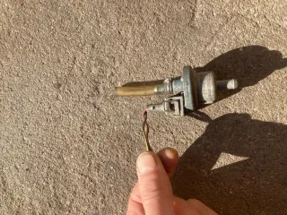 050133517 Клапан вентиляции топливного бака Volkswagen Passat B3 Арт 118579917, вид 1