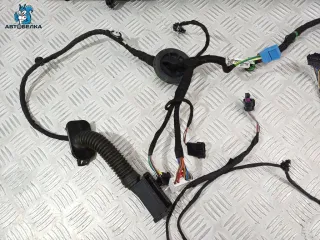 4M8861333, 4M8861334, 4M8867303E, 4M8867304E, 4M8861963, 4M8861964, 4M1959795D, 4M8971687KC, 4M8861951, 4M8861952 Шторка двери Audi Q8 Арт 39940, вид 8