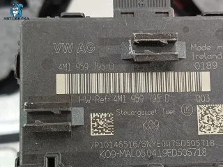 4M8861333, 4M8861334, 4M8867303E, 4M8867304E, 4M8861963, 4M8861964, 4M1959795D, 4M8971687KC, 4M8861951, 4M8861952 Шторка двери Audi Q8 Арт 39940, вид 19