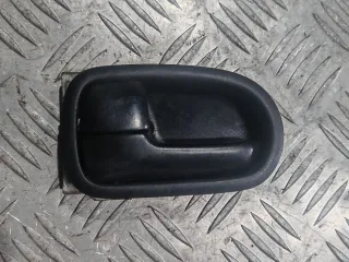  Ручка внутренняя задняя левая Mazda 323 BA Арт 120479369, вид 1